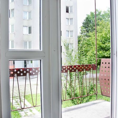 Hostel Rozna Dolina Любляна Экстерьер фото