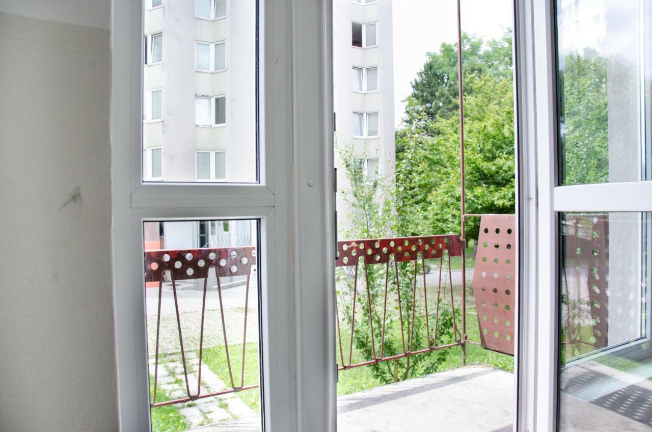 Hostel Rozna Dolina Любляна Экстерьер фото