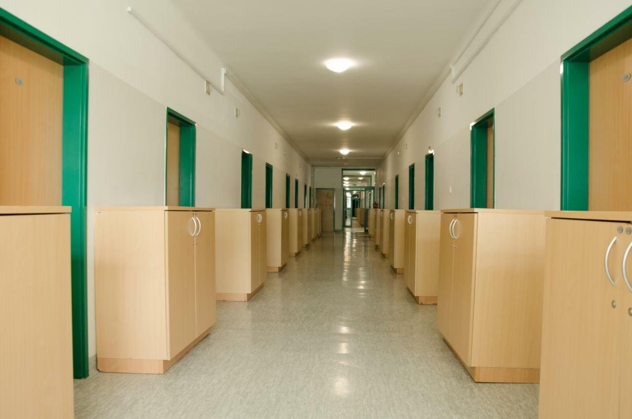 Hostel Rozna Dolina Любляна Экстерьер фото