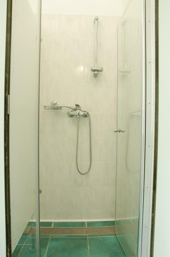 Hostel Rozna Dolina Любляна Экстерьер фото
