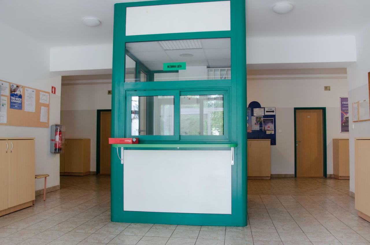Hostel Rozna Dolina Любляна Экстерьер фото