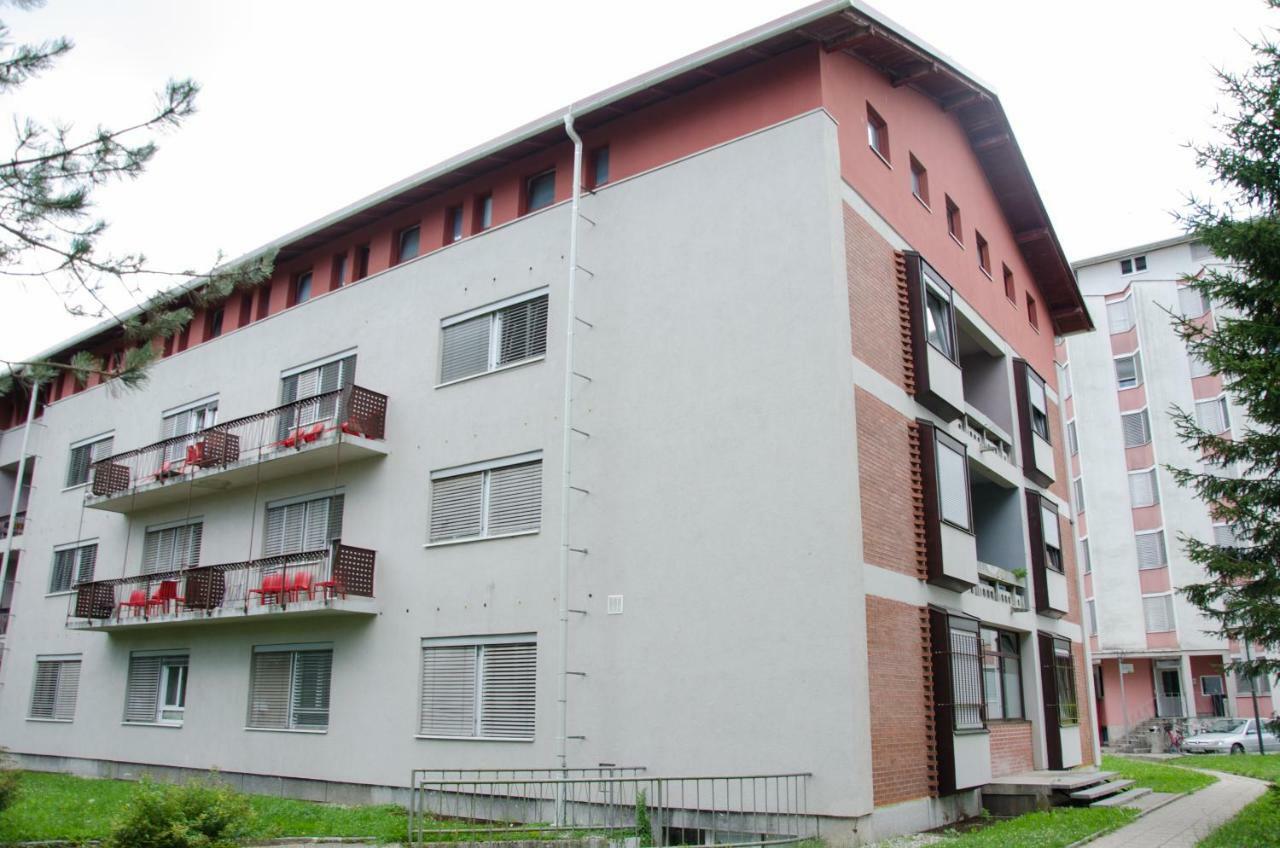 Hostel Rozna Dolina Любляна Экстерьер фото