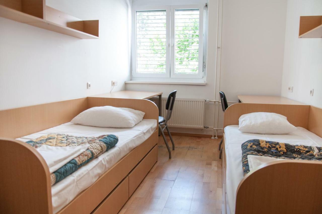 Hostel Rozna Dolina Любляна Номер фото